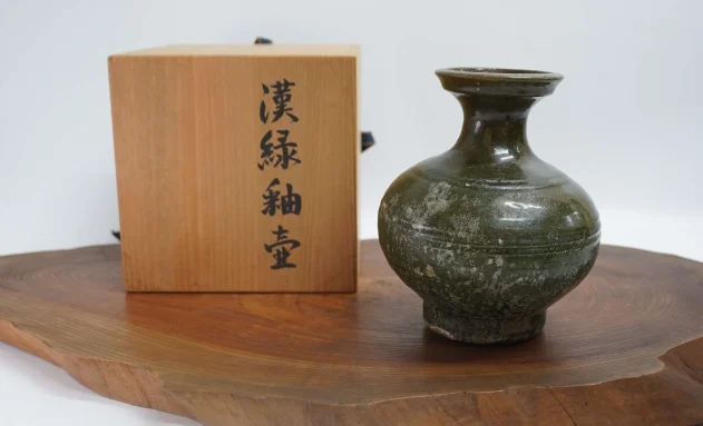 【陶磁器】漢緑釉壷（銀化）