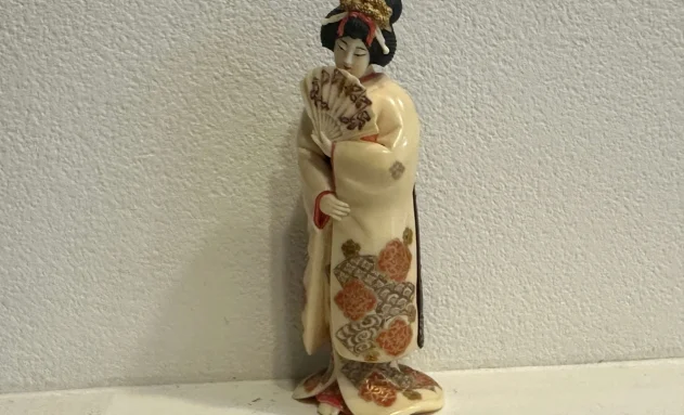 矢部梁生_象牙彫刻　「お蝶婦人」