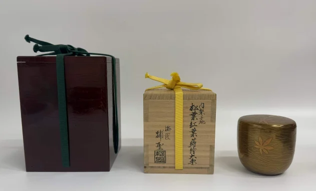 関口輔聖と内梨子地_松葉紅葉蒔絵大棗